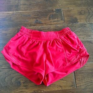 Women's Red 2.5 Lululemon Hotty Hot Shorts